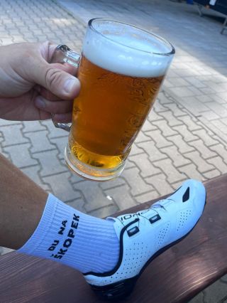 Na bicykel jedině betelně oháklé🧦🍻🚴‍♂️ #kolo #cyklista #cyklovylet #cyklotrasa #škopek #štatl #fuskyzeštatlu #dunaškopek